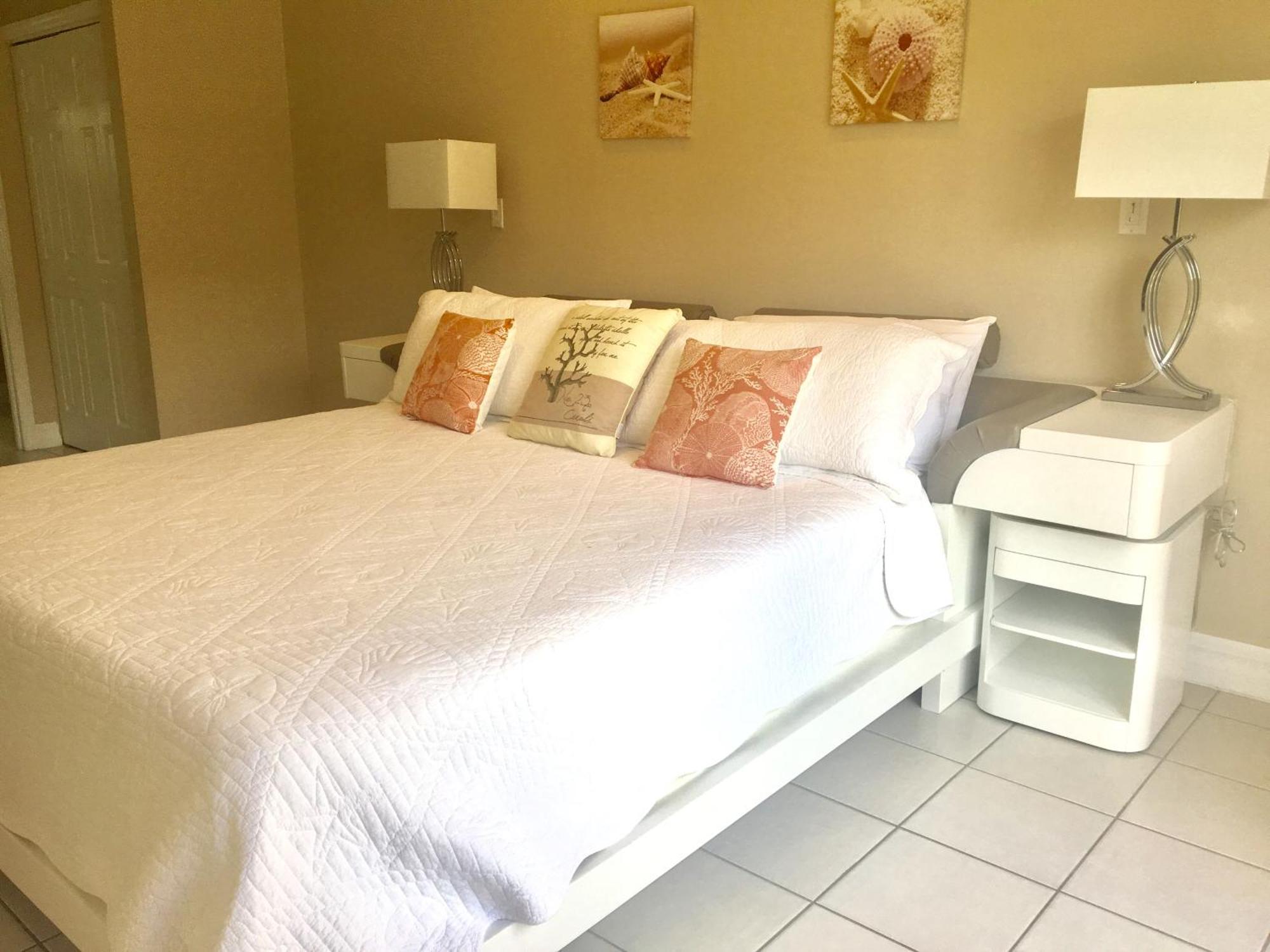 Regal Beach Club George Town Room photo
